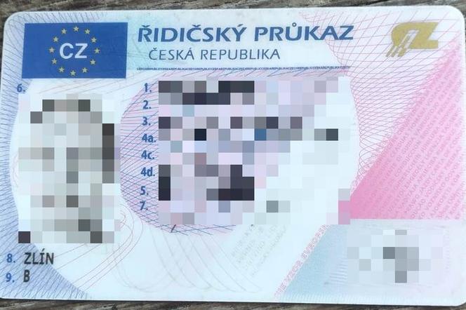 W Poniecu policjanci zatrzymali polskiego kierowcę z podrobionym czeskim prawem jazdy