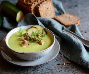 Biorę cukinię i blender. To najłatwiejszy pod słońcem przepis na kremową zupę 