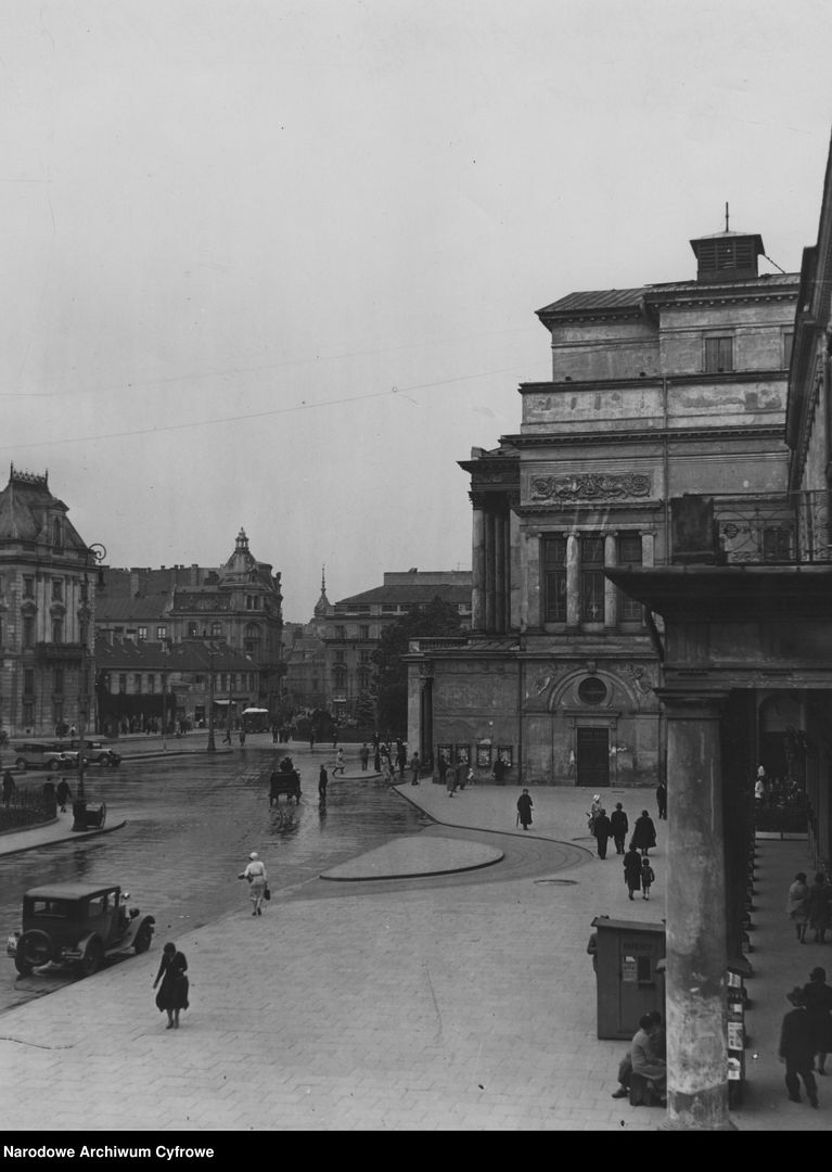 Archiwalne zdjęcia Placu Teatralnego i Pałacu Jabłonowskich