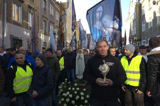 Wojownicy Maryi przeszli ulicami Olsztyna. Kilkutysięczna procesja [ZDJĘCIA]