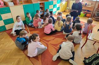 W szkołach czytają bajki o Misiu Adwokacie [GALERIA]