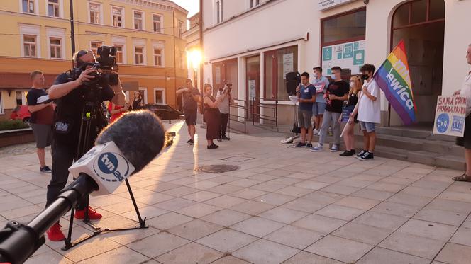 Tak protestowali mieszkańcy Tarnowa! Wsparcie dla telewizji TVN