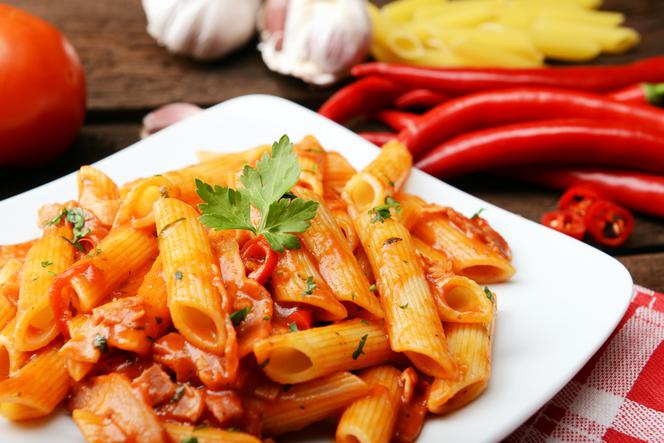 Penne z papryką i czosnkiem