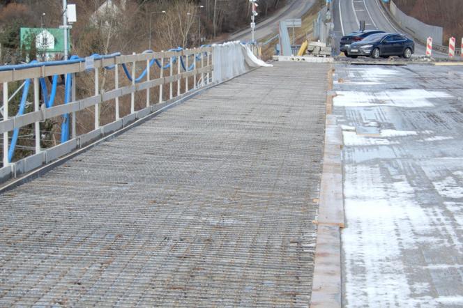 W Brodach na drodze krajowej nr 9 trwa remont mostu. Obowiązuje ruch wahadłowy