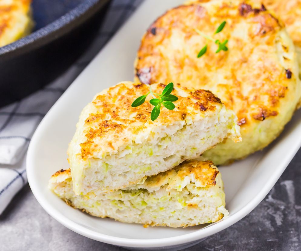 Placki z cukini i fety: obłędny przepis na bezglutenowe racuszki