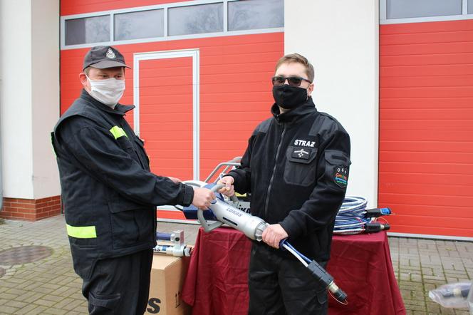 Lipowina. Druhowie strażacy otrzymali narzędzia do ratownictwa drogowego