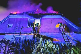 Śmiertelny pożar pod Kętrzynem. Dwie osoby nie żyją. Wiadomo, co dalej z mieszkańcami