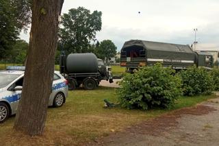 Plac przy podstawówce jak wielkie pole minowe. Wykopali ponad 70 niewybuchów