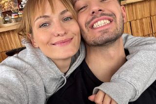 Barwy szczęścia na planie. Justin (Jasper Sołtysiewicz), Ola (Michalina Robakiewicz)