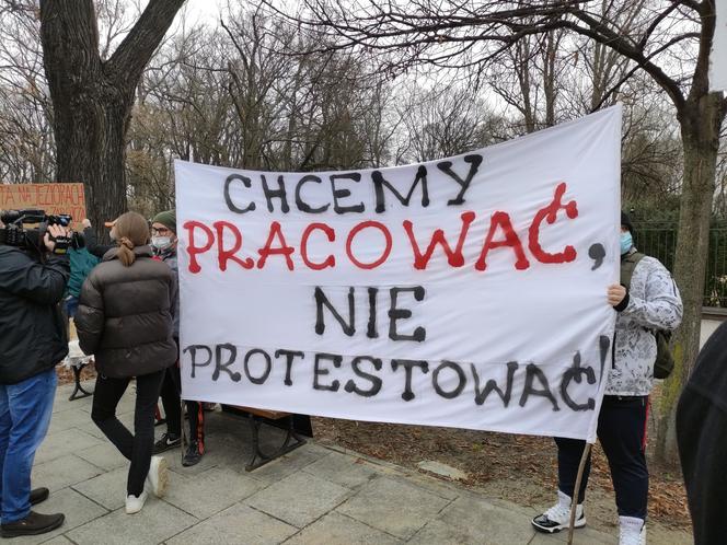 PROTEST HOTELARZY 1.03.2021 - domagają się natychmiastowego otwarcia ich branży!