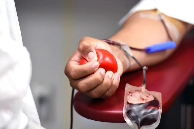 Nowe uprawnienia dla krwiodawców: Będzie dłuższy urlop i większa zniżka na komunukikację miejską