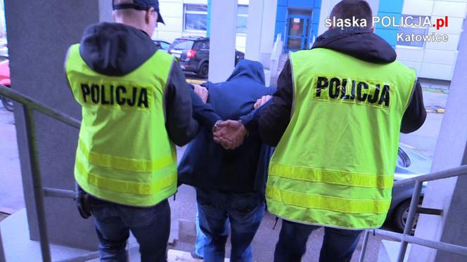 Katowice: Policja zatrzymała ośmiu pseudokibiców. Okradli sklep z gadżetami dla kibiców