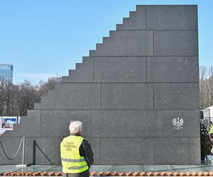 Miesięcznica Smoleńska w cieniu oskarżeń. Kaczyński zapowiada rozliczenia