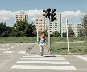 Co musisz przećwiczyć z dzieckiem, zanim puścisz je samo do szkoły?