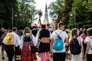 Maturzyści z Warszawy pielgrzymowali na Jasną Górę. „Jestem tu, by się modlić”