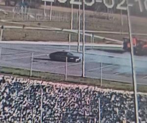 Szalony drift na parkingu w Piasecznie! Myślicie, że to wszystko? Kierowca nie miał prawa jazdy od roku!