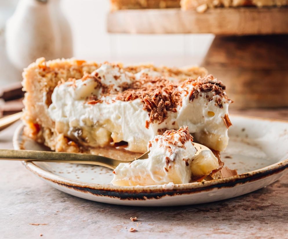 Kajmakowe marzenie z bananową nutą. To pyszne ciasto przygotujesz w kilka minut