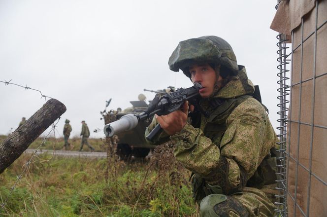 Rosyjscy żołnierze oskarżeni o morderstwa. Prawie tysiąc spraw od początku inwazji na Ukrainę
