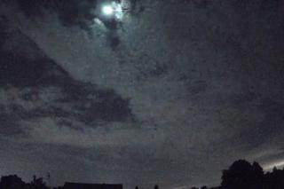 Ognista kula na niebie nad Mazowszem! Widziały ją dziesiątki osób, co to było?