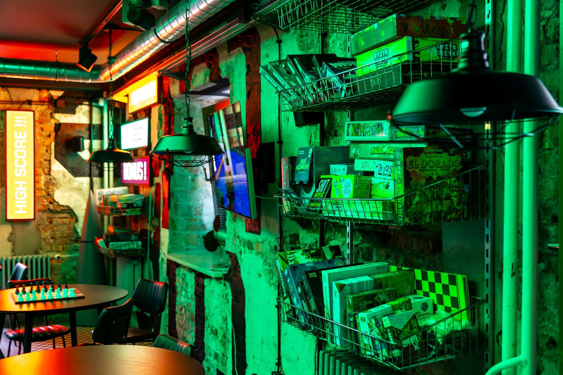 Pub H.4.0.S. Warszawa – stare czasopisma o grach