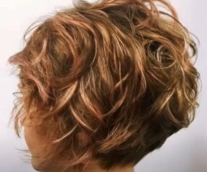 Najlepsze fryzury dla kobiet po 60-tce na 2023