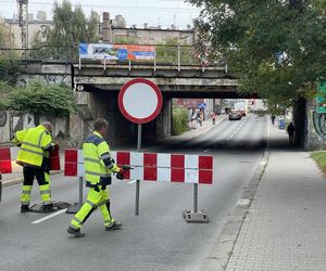 W Katowicach rozbierają kolejny wiadukt w newralgicznym miejscu. Są nowe objazdy