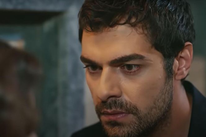 Para pójdzie razem po wodę, gdzie Zeynep opowie Halilowi o miłości 