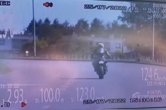 Motocyklista dostał 2000 złotych mandatu