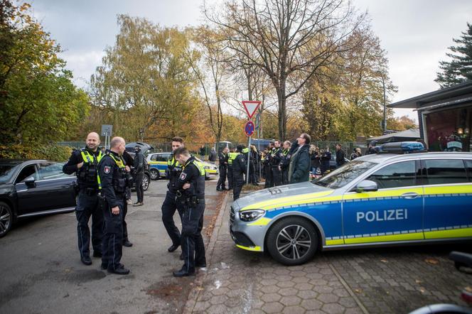 Niemieckie jednostki policji szturmują szkołę w Hamburgu po doniesieniach o bandycie