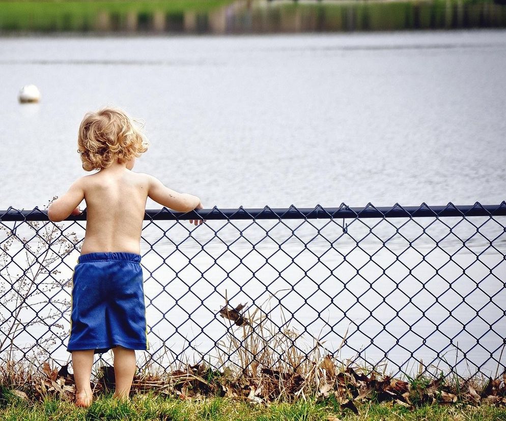 Wychłodzony maluch trafił na oddział intensywnej terapii. Wcześniej miał przebywać w wodzie