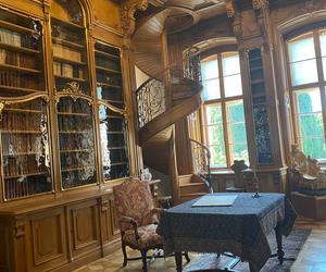 Pałac w Rogalinie zachwyca turystów. Znajduje się 20 kilometrów od Poznania 