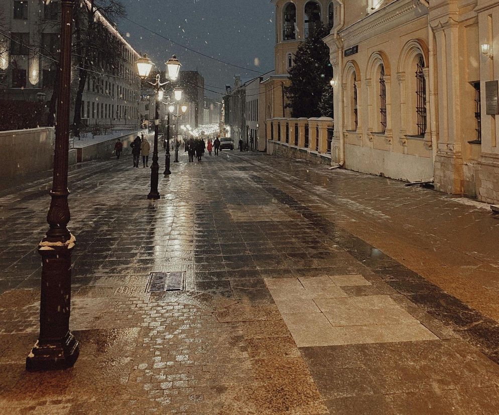 Alerty w kilkunastu województwach. Zacznie się wieczorem