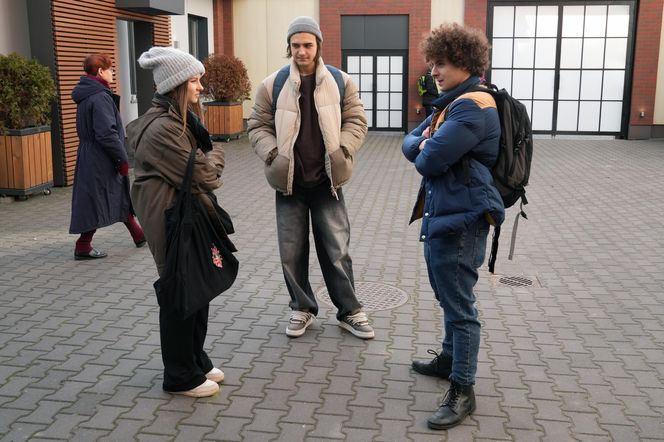 Barwy szczęścia odc. 3209. Romeo (Jacek Tyszkiewicz), Witek (Witold Sosulski), Ewa (Gabriela Ziembicka)