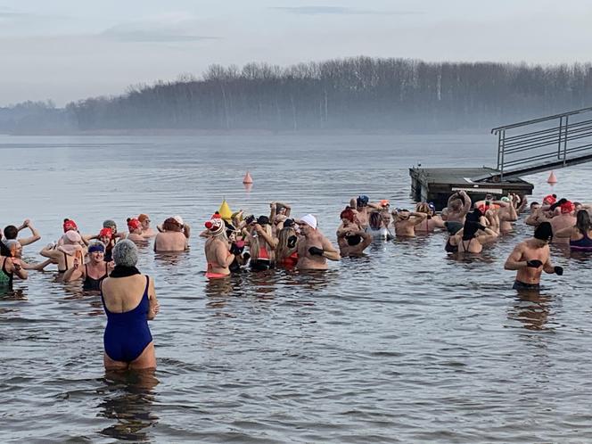 Sylwestrowe morsowanie na Pogorii w Dąbrowie Górniczej