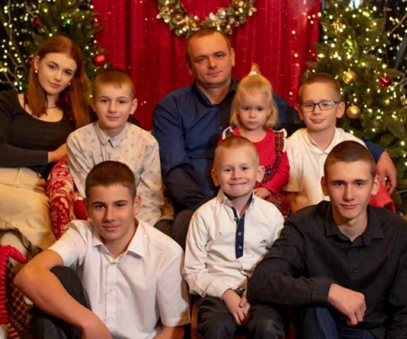 19-latka została sama z szóstką rodzeństwa