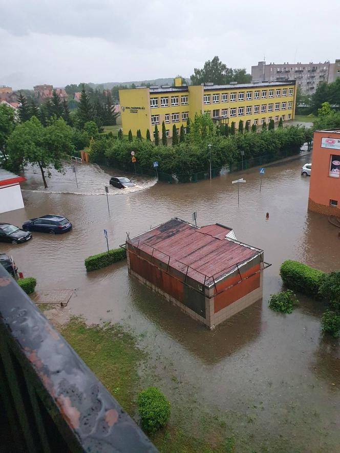 Potężne burze z gradem na Dolnym Śląsku. Są podtopienia 