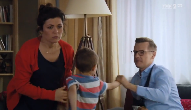 M jak miłość odcinek 1400, Kinga (Katarzyna Cichopek), Mikołaj (Ignacy Wudkiewicz), Piotrek (Marcin Mroczek)