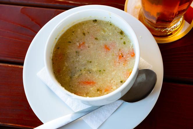Zupa grysikowa - przepis na prostą zupę z kaszą manną