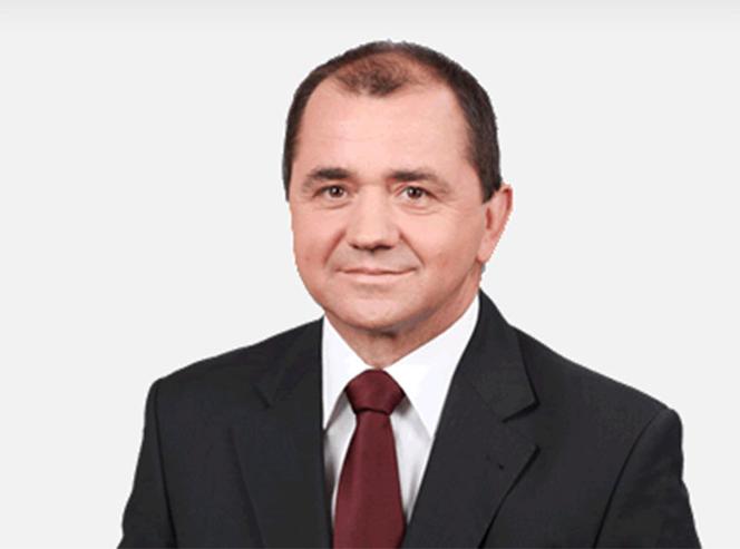 Wiceminister zrobił asystentce 3 dzieci