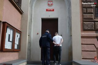 Zamówili kurs, a potem ukradli taksówkę. Zagrozili kierowcy nożem