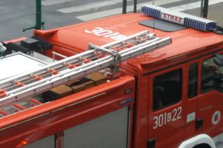 Groźny pożar pod Bydgoszczą! Sześć zastępów strażaków walczy z ogniem