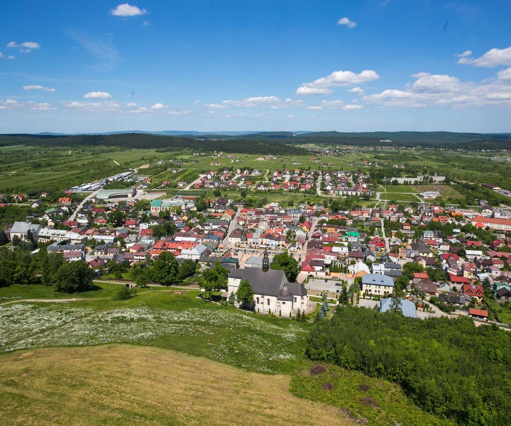 Wierna Rzeka i żółty szlak turystyczny atrakcją w regionie. Galeria zdjęć