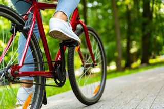 Jazda na rowerze chroni mózg. Prosta aktywność może chronić przed poważną chorobą