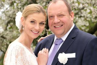 Pechowy ksiądz, rozstanie i kradzież sukni ślubnej.