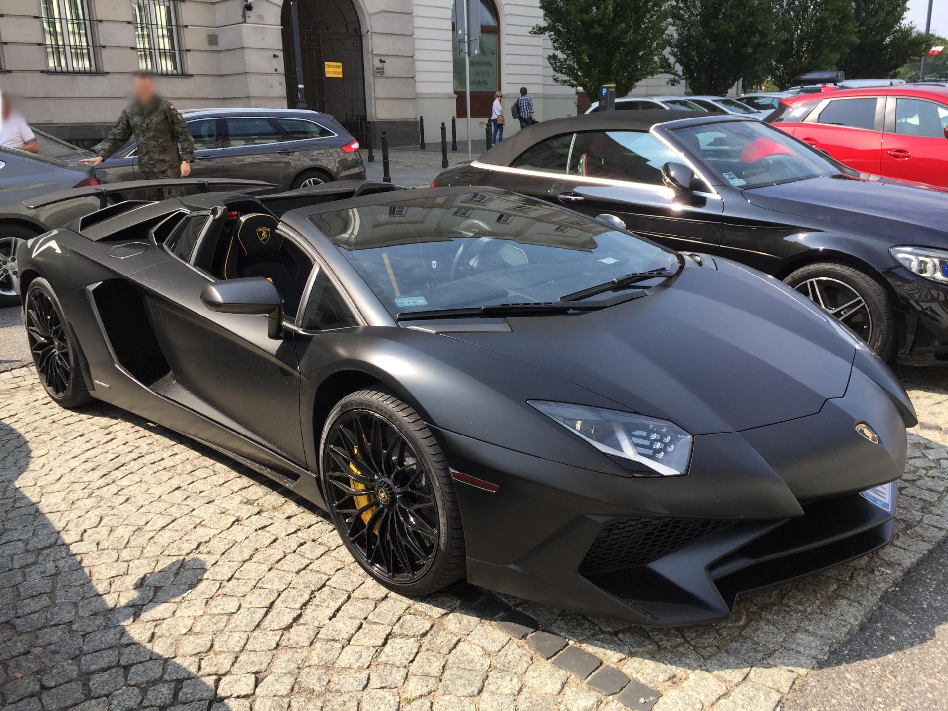 Lamborghini Aventador SVJ Roadster черный