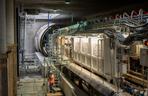 Konfigurowane są systemy obu tarcz TBM, czyli elementy mechaniczne, elektroniczne i hydrauliczne, których działanie zapewni prawidłową i bezpieczną pracę pod ziemią