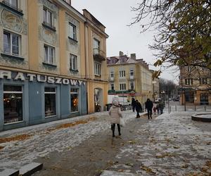 Gołoledź, marznące opady i oblodzone chodniki. Tak wyglądał poranek na drogach w Białymstoku