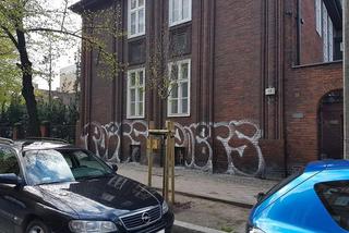 Wandale pomazali mur wokół kościoła na Łazarzu