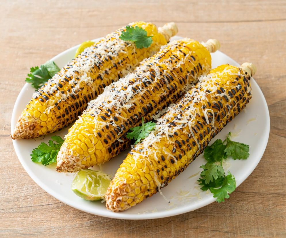 Zaskocz gości ciekawym dodatkiem do grilla. Kukurydza z masłem limonkowo-miodowym