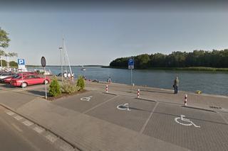 PILNE! Osobowe  auto wpadło do kanału portowego w Dziwnowie